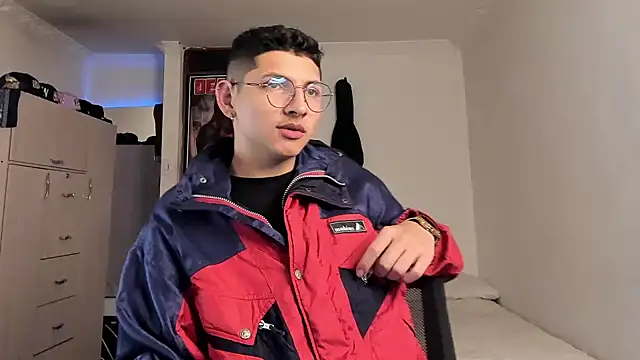 a lejandro 0 8 online show from January 2025 02:00:02 AM