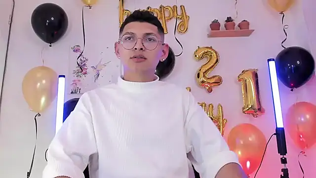 a lejandro 0 8 online show from February 2025 10:58:01 PM