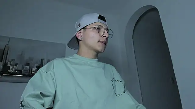 a lejandro 0 8 online show from March 2025 04:07:02 AM