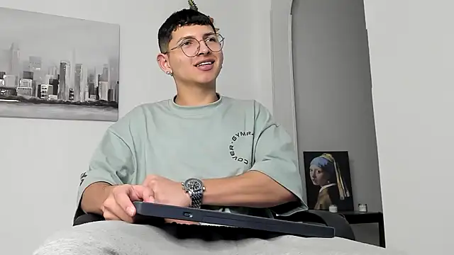 a lejandro 0 8 online show from March 2025 06:24:01 AM