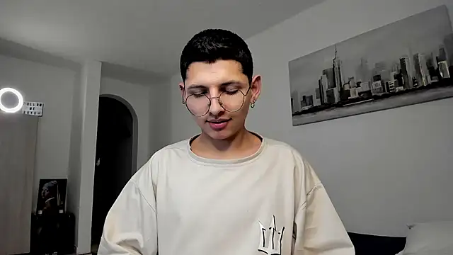 a lejandro 0 8 online show from March 2025 10:37:02 AM