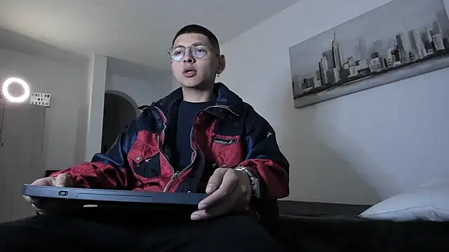 a lejandro 0 8 online show from March 2025 11:49:01 PM