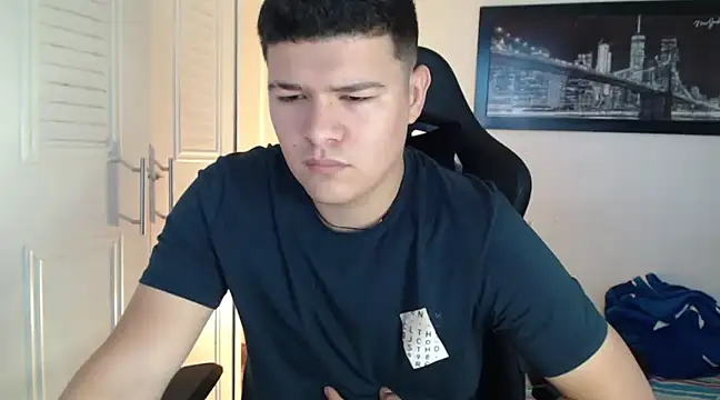 Snapshot of Plug_Control chatting on December 2024 01:10:01 PM Plug Control online show from December 2024 01:10:01 PM