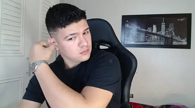 Snapshot of Plug_Control chatting on December 2024 02:27:02 PM Plug Control online show from December 2024 02:27:02 PM