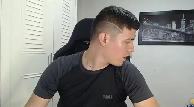 Snapshot of Plug_Control chatting on January 2025 08:46:02 PM Plug Control online show from January 2025 08:46:02 PM