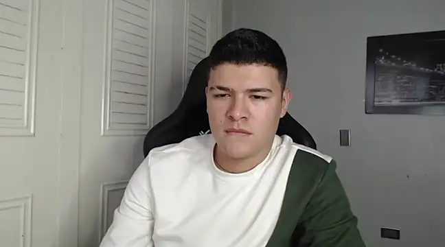 Snapshot of Plug_Control chatting on January 2025 08:00:01 PM Plug Control online show from January 2025 08:00:01 PM