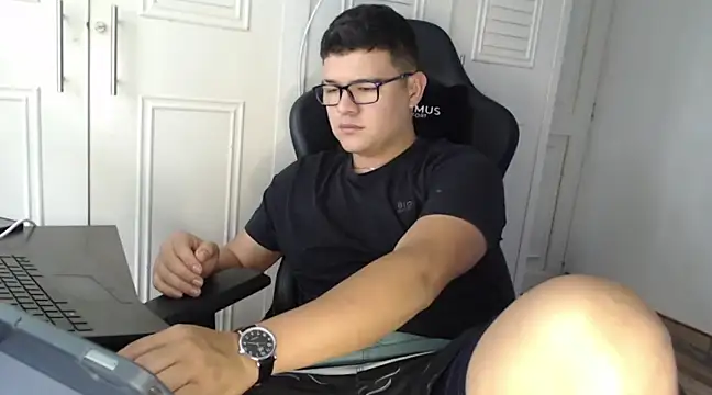 Snapshot of Plug_Control chatting on January 2025 07:03:01 PM Plug Control online show from January 2025 07:03:01 PM