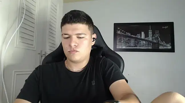 Snapshot of Plug_Control chatting on January 2025 10:06:01 PM Plug Control online show from January 2025 10:06:01 PM