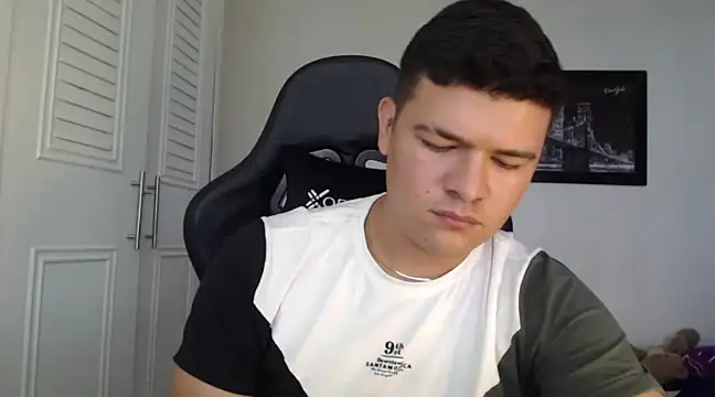 Snapshot of Plug_Control chatting on January 2025 04:08:02 PM Plug Control online show from January 2025 04:08:02 PM