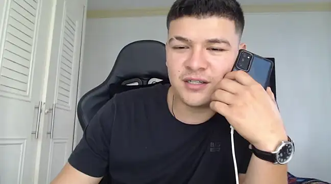 Snapshot of Plug_Control chatting on February 2025 04:11:01 PM Plug Control online show from February 2025 04:11:01 PM