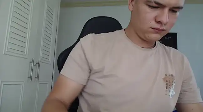 Snapshot of Plug_Control chatting on February 2025 05:15:02 PM Plug Control online show from February 2025 05:15:02 PM