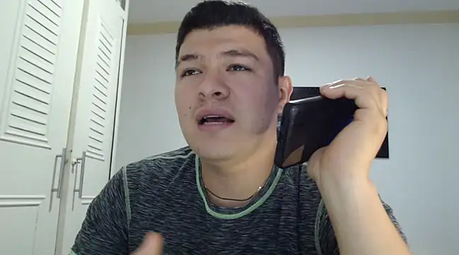 Snapshot of Plug_Control chatting on February 2025 03:29:01 PM Plug Control online show from February 2025 03:29:01 PM