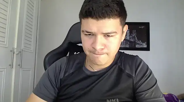 Snapshot of Plug_Control chatting on February 2025 03:16:01 PM Plug Control online show from February 2025 03:16:01 PM