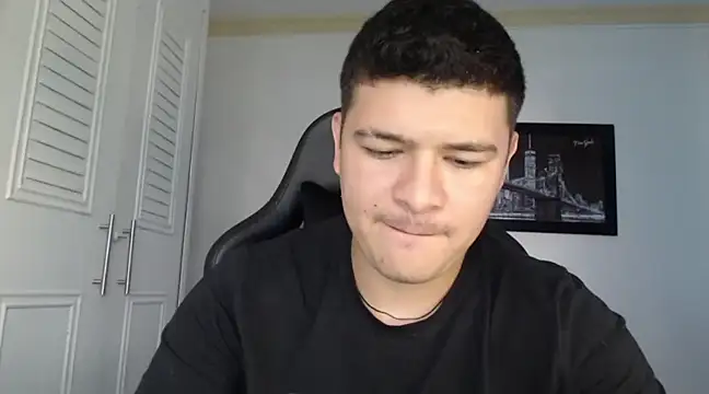 Snapshot of Plug_Control chatting on February 2025 05:11:02 PM Plug Control online show from February 2025 05:11:02 PM