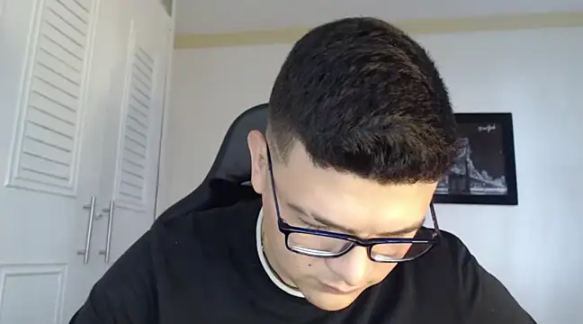 Snapshot of Plug_Control chatting on February 2025 06:12:01 PM Plug Control online show from February 2025 06:12:01 PM