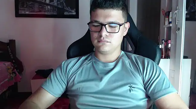 Snapshot of Plug_Control chatting on February 2025 09:14:01 PM Plug Control online show from February 2025 09:14:01 PM