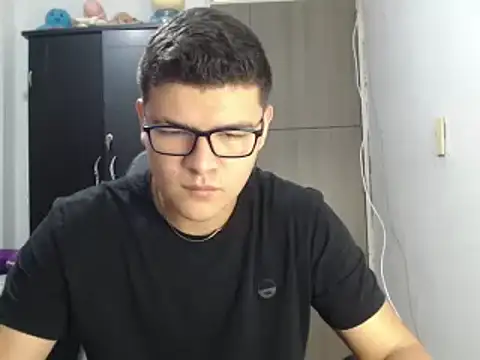 Snapshot of Plug_Control chatting on February 2025 02:31:02 PM Plug Control online show from February 2025 02:31:02 PM