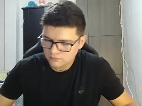 Snapshot of Plug_Control chatting on February 2025 06:20:02 PM Plug Control online show from February 2025 06:20:02 PM