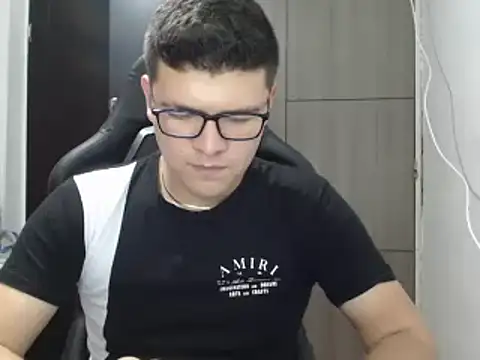 Snapshot of Plug_Control chatting on March 2025 06:43:02 PM Plug Control online show from March 2025 06:43:02 PM