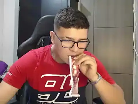 Snapshot of Plug_Control chatting on March 2025 07:45:02 PM Plug Control online show from March 2025 07:45:02 PM