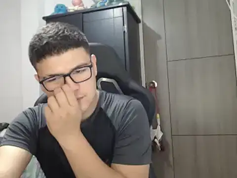 Snapshot of Plug_Control chatting on March 2025 08:53:02 PM Plug Control online show from March 2025 08:53:02 PM