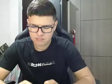 Snapshot of Plug_Control chatting on March 2025 03:02:01 PM Plug Control online show from March 2025 03:02:01 PM