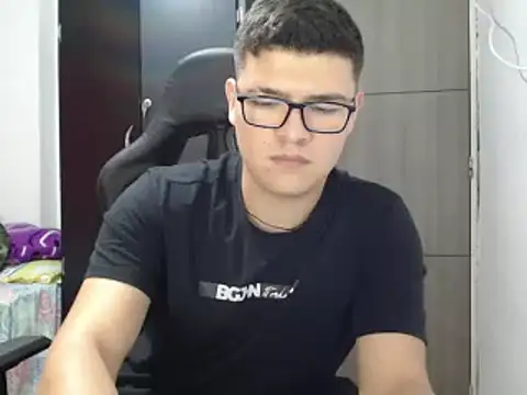 Snapshot of Plug_Control chatting on March 2025 06:05:02 PM Plug Control online show from March 2025 06:05:02 PM