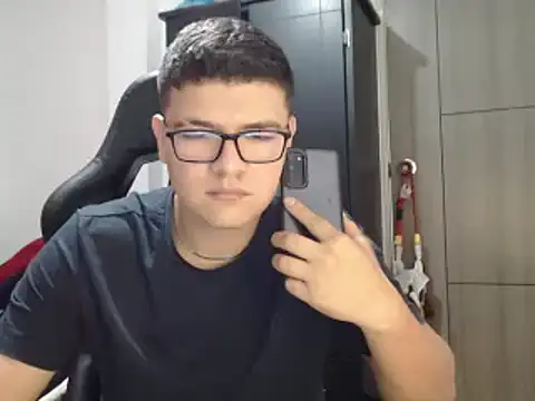 Snapshot of Plug_Control chatting on March 2025 05:17:02 PM Plug Control online show from March 2025 05:17:02 PM