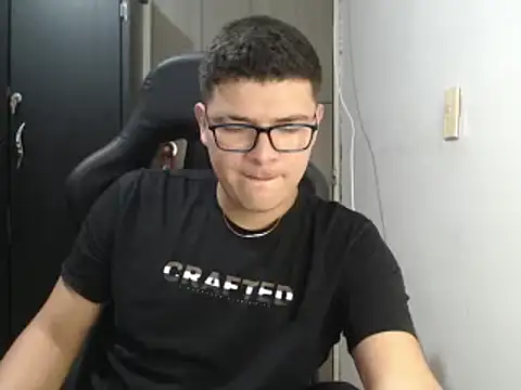 Snapshot of Plug_Control chatting on March 2025 04:41:01 AM Plug Control online show from March 2025 04:41:01 AM