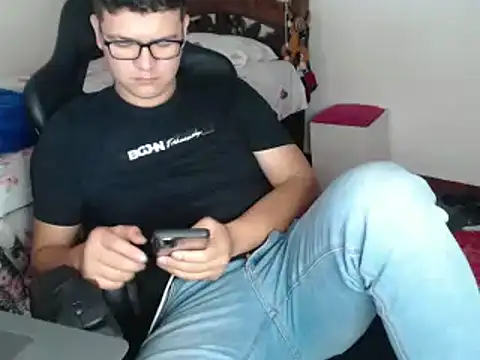 Snapshot of Plug_Control chatting on March 2025 01:35:02 PM Plug Control online show from March 2025 01:35:02 PM