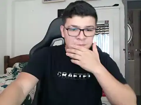 Snapshot of Plug_Control chatting on March 2025 08:00:02 PM Plug Control online show from March 2025 08:00:02 PM