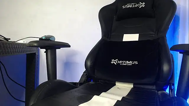 Snapshot of Plug_Control chatting on September 2025 05:29:01 AM Plug Control online show from September 2025 05:29:01 AM