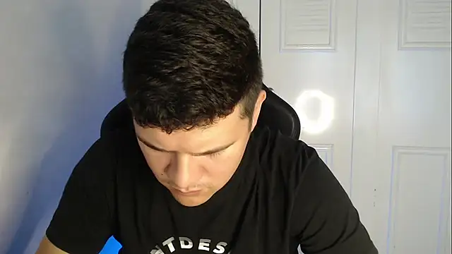 Snapshot of Plug_Control chatting on September 2025 04:19:02 PM Plug Control online show from September 2025 04:19:02 PM