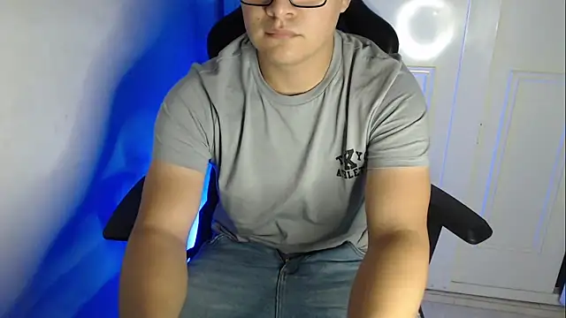 Snapshot of Plug_Control chatting on September 2025 05:20:01 AM Plug Control online show from September 2025 05:20:01 AM