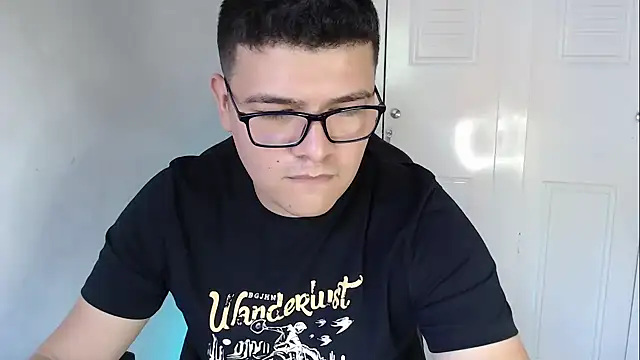 Snapshot of Plug_Control chatting on September 2025 05:17:01 PM Plug Control online show from September 2025 05:17:01 PM