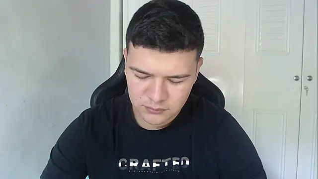 Snapshot of Plug_Control chatting on September 2025 04:01:02 PM Plug Control online show from September 2025 04:01:02 PM