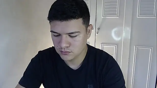 Snapshot of Plug_Control chatting on September 2025 07:19:02 PM Plug Control online show from September 2025 07:19:02 PM