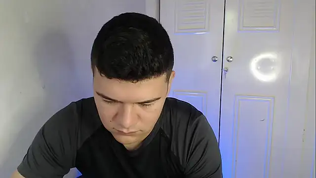 Snapshot of Plug_Control chatting on October 2025 02:07:02 PM Plug Control online show from October 2025 02:07:02 PM