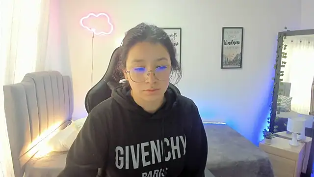 Amy joones online show from January 2025 01:21:01 PM