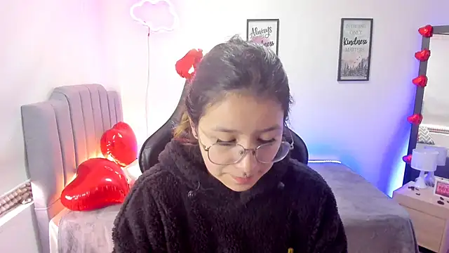 Amy joones online show from February 2025 01:40:01 PM