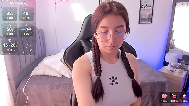 Amy joones online show from March 2025 04:30:02 PM