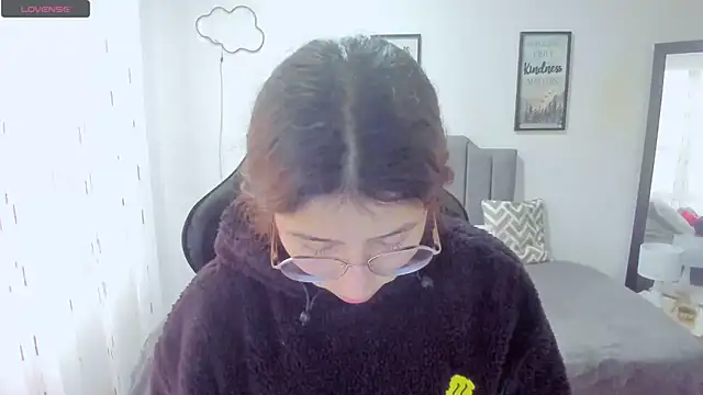 Amy joones online show from September 2025 11:32:02 AM