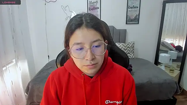 Amy joones online show from October 2025 03:54:01 PM