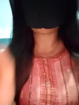 Snapshot of Aishwaryaa_69 chatting on January 2025 03:18:02 PM Aishwaryaa 69 online show from January 2025 03:18:02 PM