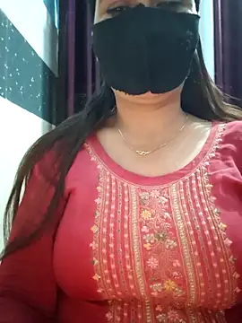 Snapshot of Aishwaryaa_69 chatting on March 2025 12:04:02 PM Aishwaryaa 69 online show from March 2025 12:04:02 PM
