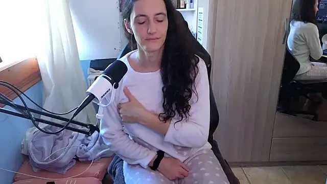 MemiKouki online show from September 2025 02:32:01 PM