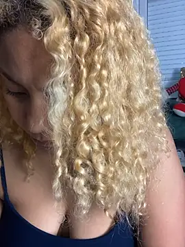 Snapshot of MaryAlbuquerque chatting on November 2025 10:15:01 PM MaryAlbuquerque online show from November 2025 10:15:01 PM