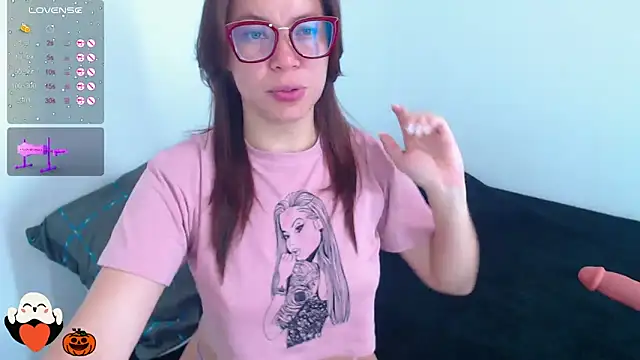 Snapshot of SharonR1 chatting on October 2025 09:13:02 PM SharonR1 online show from October 2025 09:13:02 PM