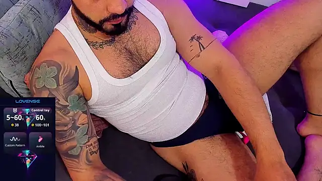 Snapshot of mikemulerr chatting on November 2025 08:52:01 PM mikemulerr online show from November 2025 08:52:01 PM