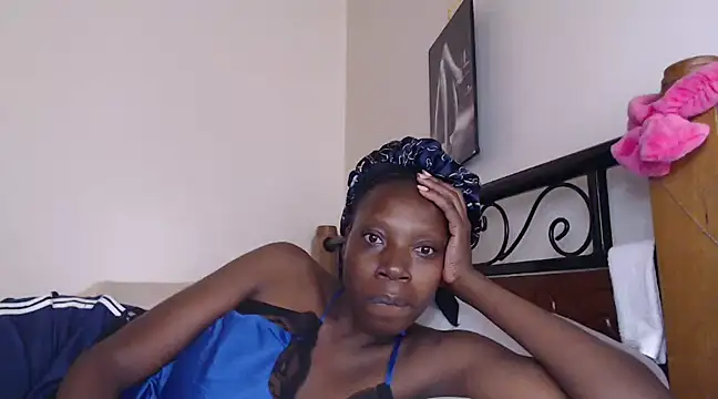 Snapshot of Sweet_Bear chatting on February 2025 03:41:02 AM Sweet Bear online show from February 2025 03:41:02 AM